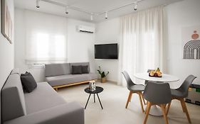 The H Experience - Eclectic Spacious Apartment Near Venetian Castle - 2